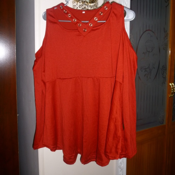 Lady's Top - Picture 1 of 1